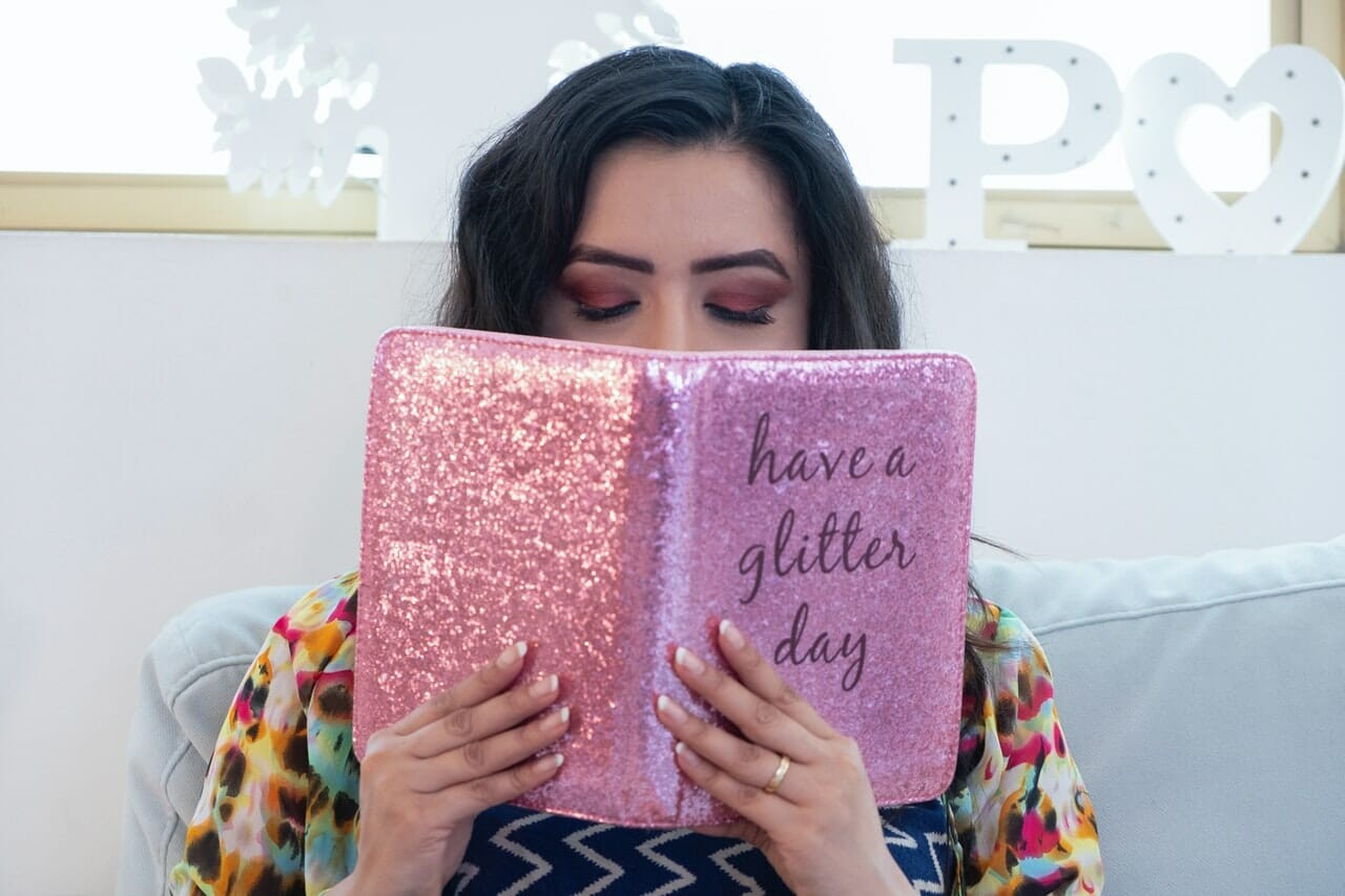 women reading book