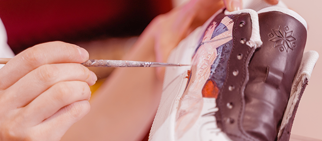 can you use acrylic paint on shoes