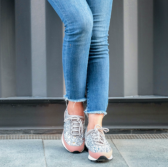 fray jeans