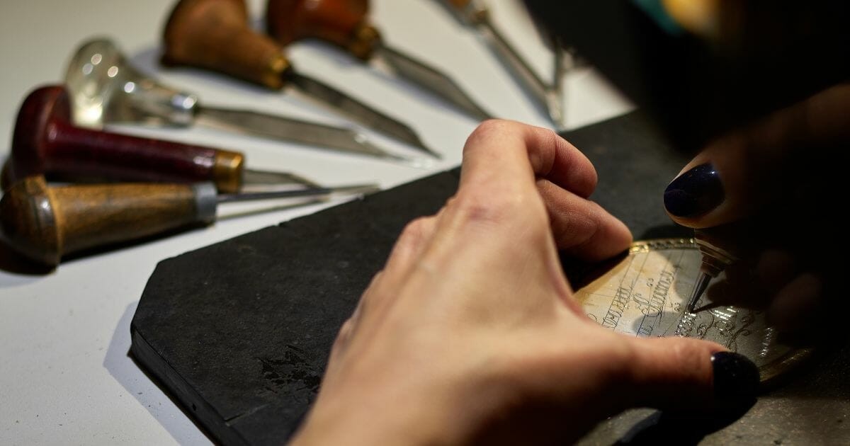 engraving jewelry